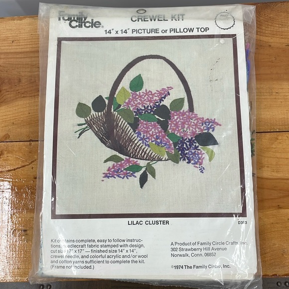Kit Broderie Vintage Family Circle Lilas Cluster 1974 - Fleurs Printanières D303